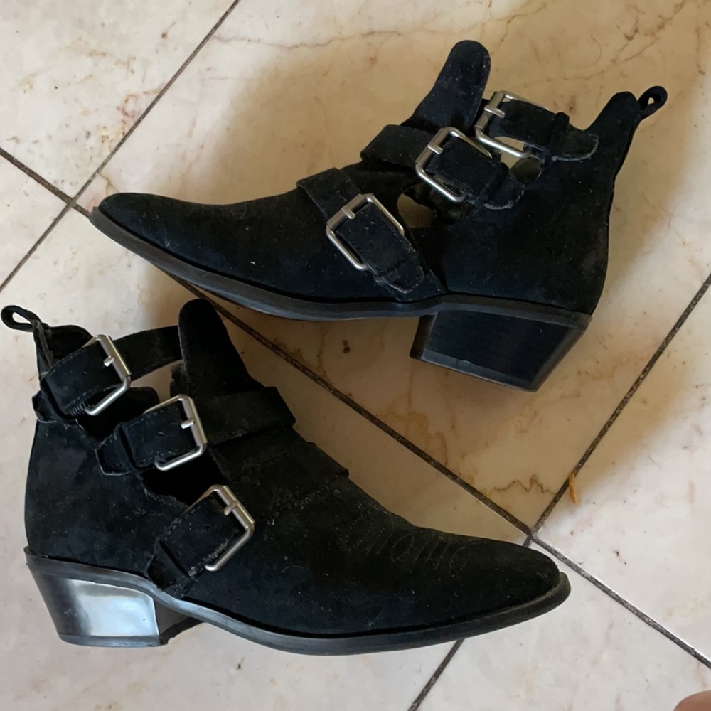 Boots - Picture 3 of 4
